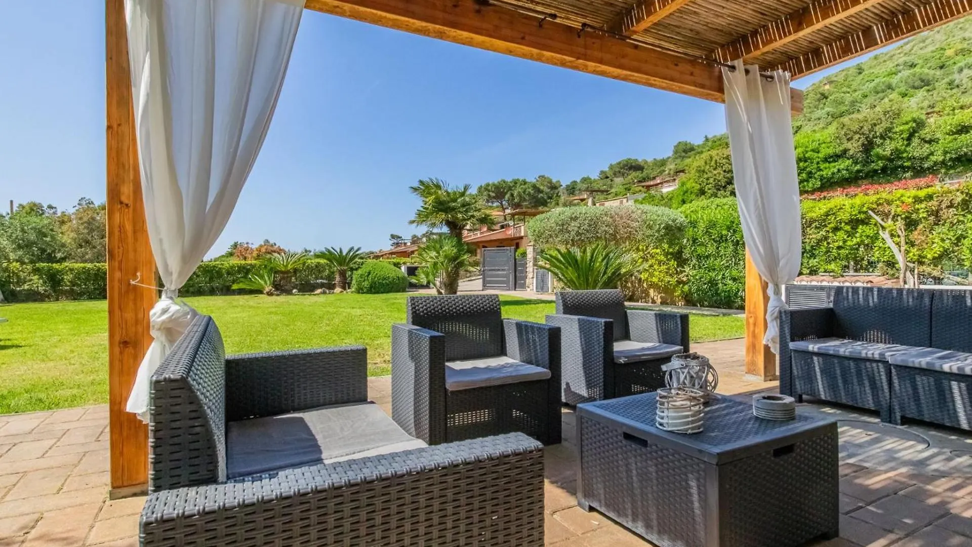 Villa Acquasalata Nisporto Italien
