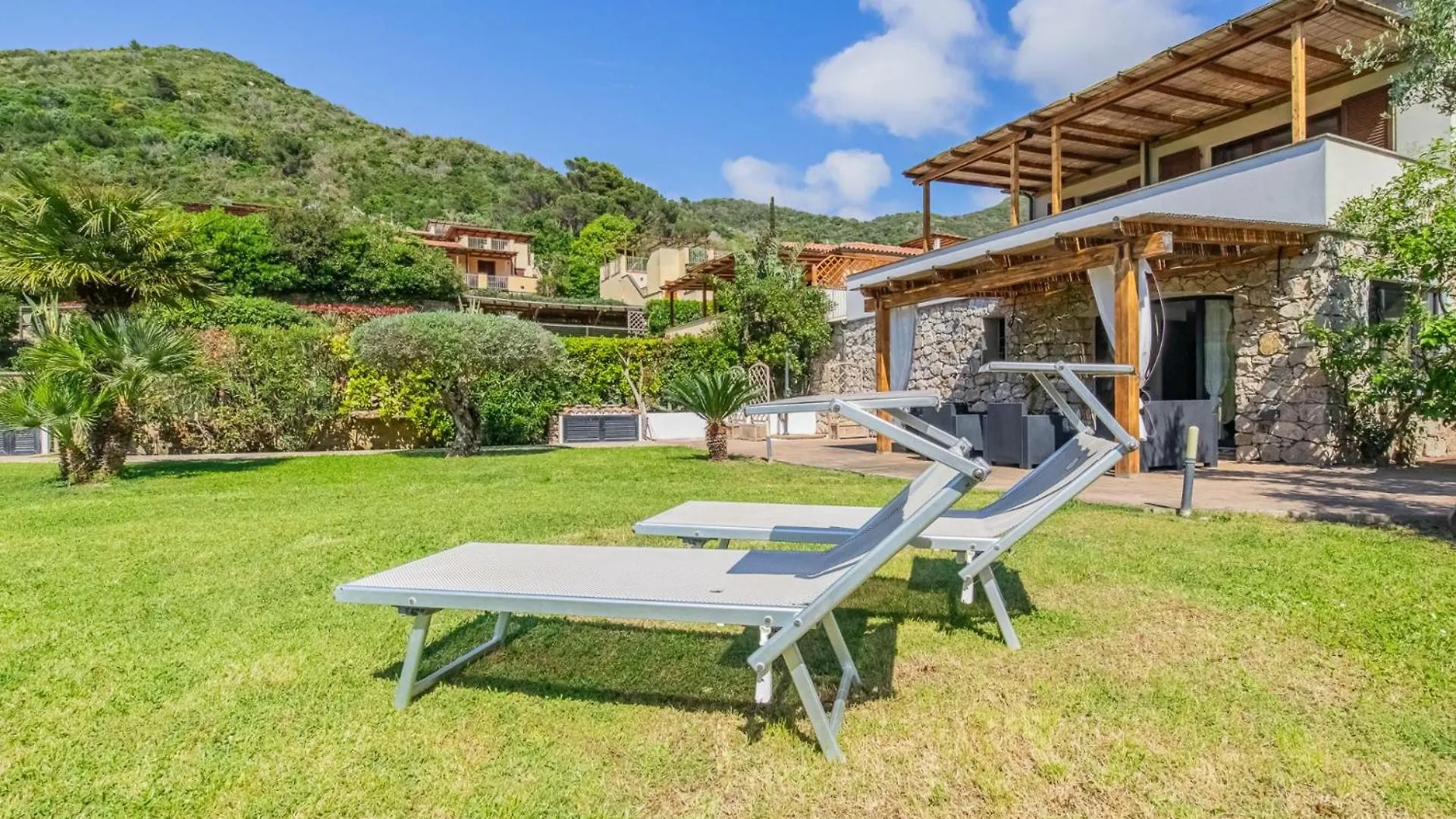 Villa Acquasalata Nisporto